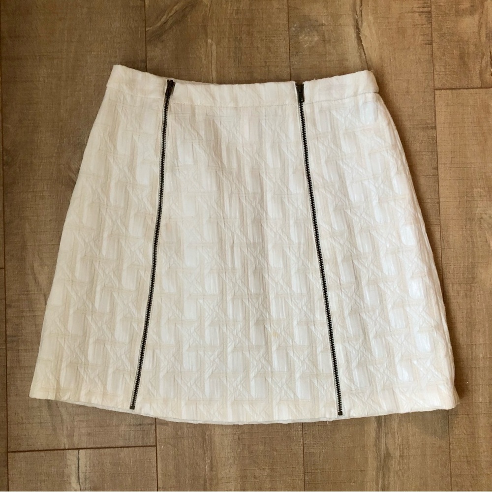 Elegant White Skirt with zippers